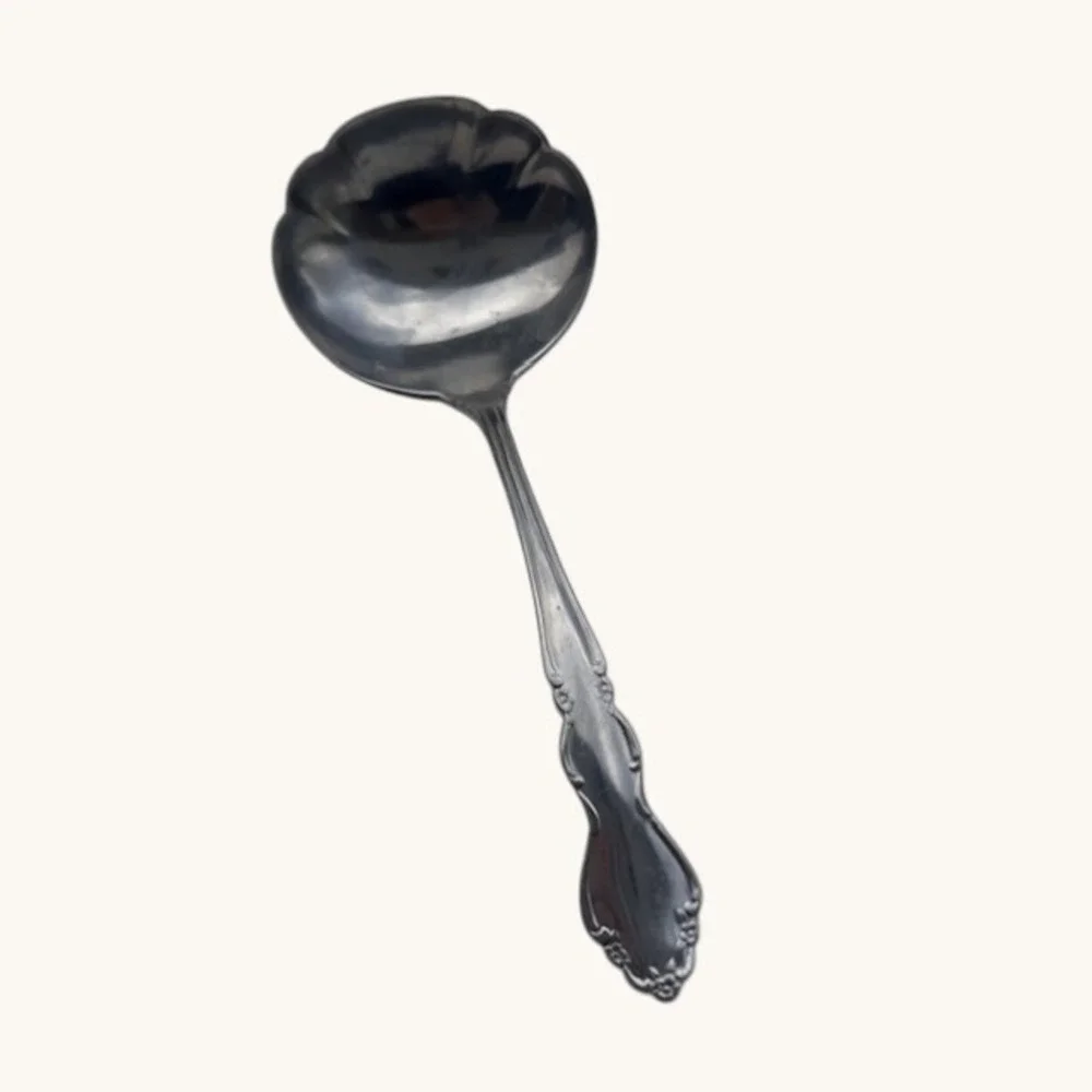 Oneida‎ DOVER Stainless Steel Gravy Ladle Scalloped Shell Bowl Floral Handle